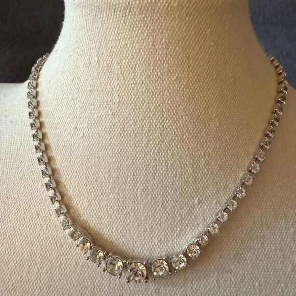Vintage Monet Signed Silver Plated Clear Crystal Chocker Necklace. - Picture 2 of 10